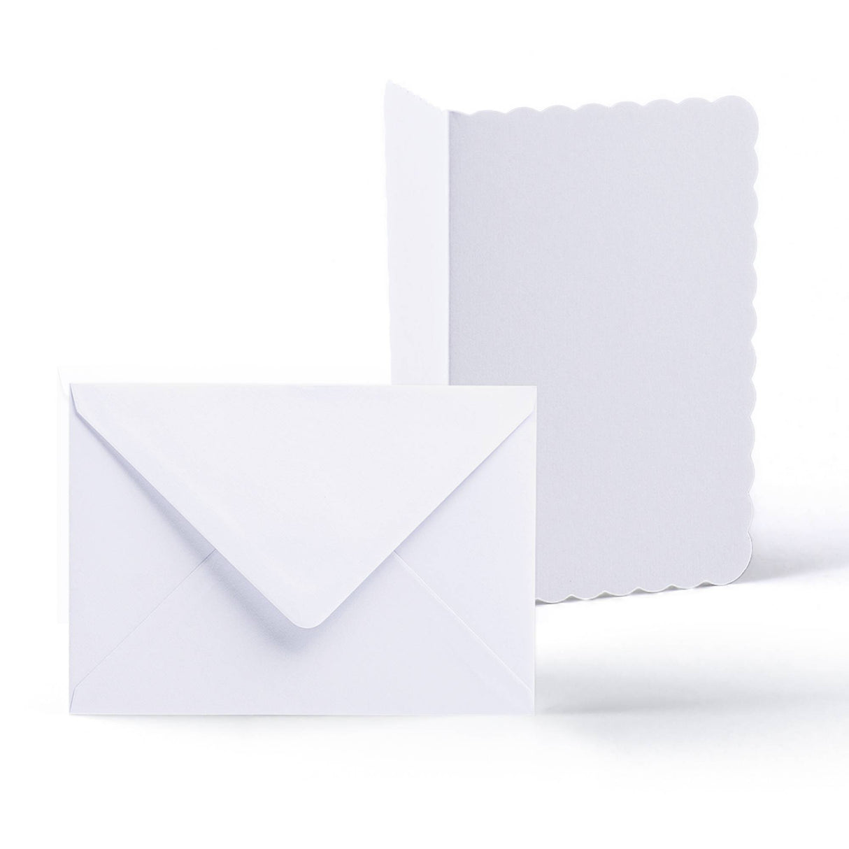 Fehér, hullámos szélű kártyák és borítékok – csomag