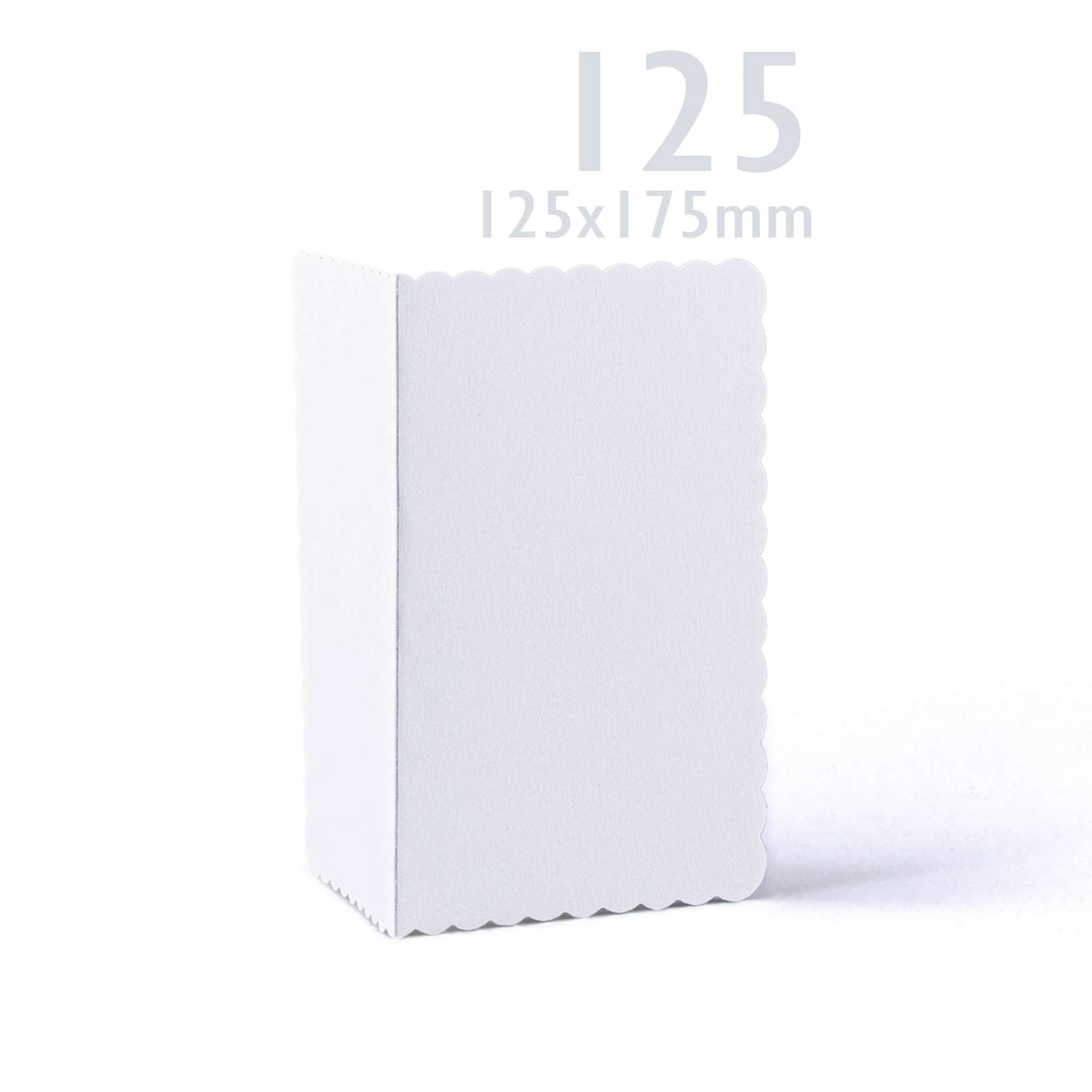 Fehér, hullámos szélű kártyák és borítékok – csomag